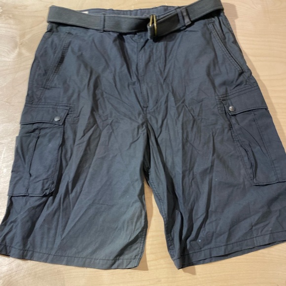 Levi Strauss Cargo Style Shorts with Canvas Belt size 38 (BK) - Picture 6 of 12